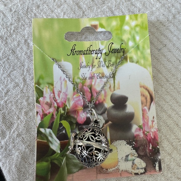 NWT Aromatherapy Necklace - Picture 1 of 2